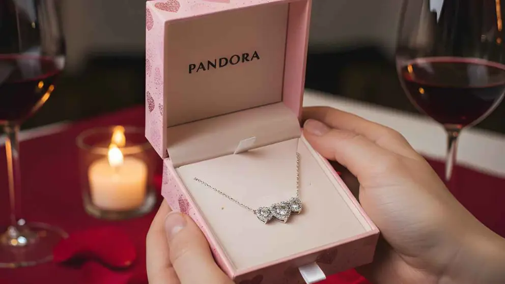 Los collares con gemas que vuelan en Pandora 4 joyas ideales para regalar a tu pareja por San Valent&iacute;n.jpg