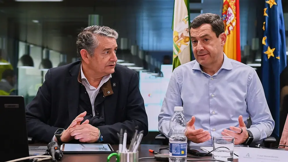 Juanma Moreno, junto a Antonio Sanz en la reuni&oacute;n del Comit&eacute; del Plan Territorial de Emergencias de Andaluc&iacute;a | Salvador L&oacute;pez Medina