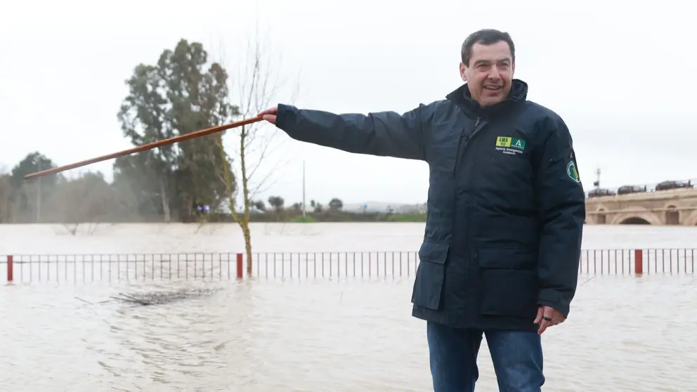 Juanma Moreno en el r&iacute;o Guadalete | Cristo Garc&iacute;a