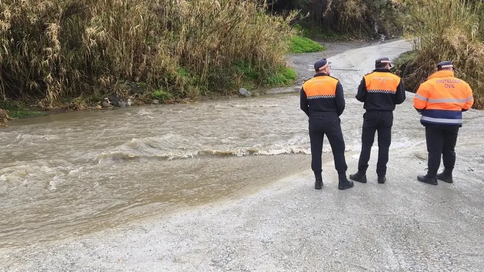 Numerosos efectivos se han sumado a la b&uacute;squeda infructuosa de la mujer desaparecida en Sayalonga