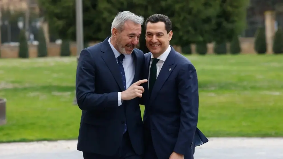 Juanma Moreno, junto al l&iacute;der del PP en Arag&oacute;n Jorge Azc&oacute;n