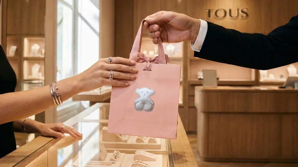 Los aros de Tous que m&aacute;s encajan con los looks rom&aacute;nticos de esta temporada