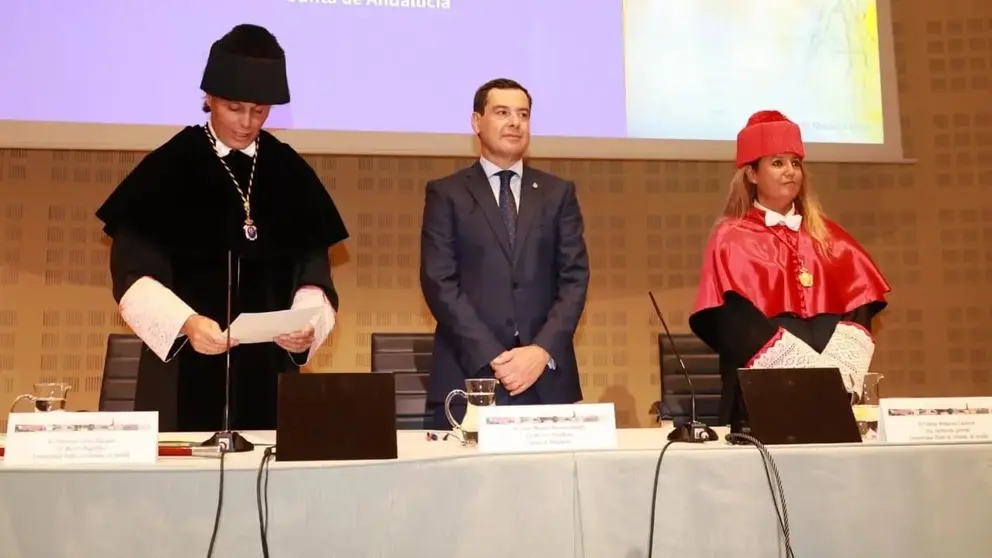 Juanma Moreno, durante la &uacute;ltima apertura del curso universitario