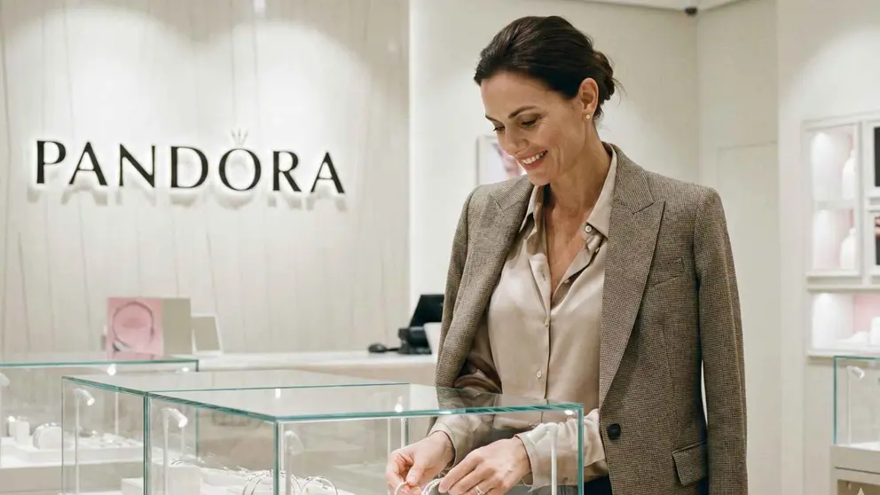Pandora trata de llevar la elegancia a un nuevo nivel con una colecci&oacute;n de collares de perlas que parecen obras de arte