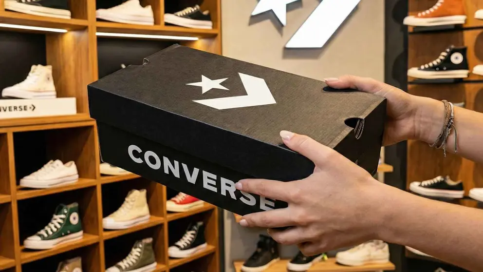 Converse consigue llamar la atenci&oacute;n de los apasionados por la moda con una nueva versi&oacute;n de sneaker All Star con doble suela con tama&ntilde;o de plataforma