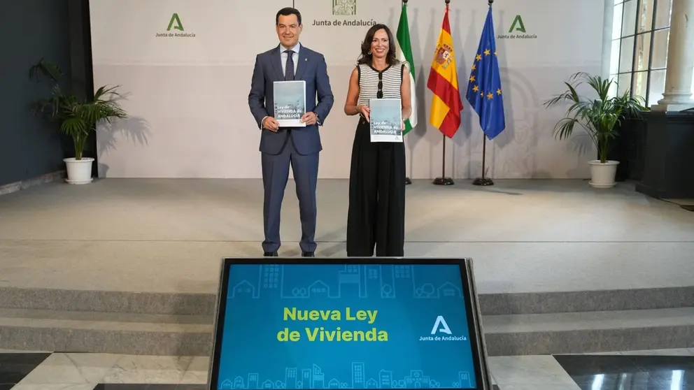 Juanma Moreno, durante la presentaci&oacute;n de la Nueva Ley de Vivienda