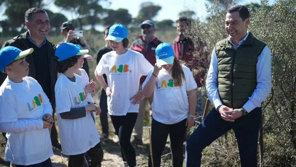 Juanma Moreno en Do&ntilde;ana