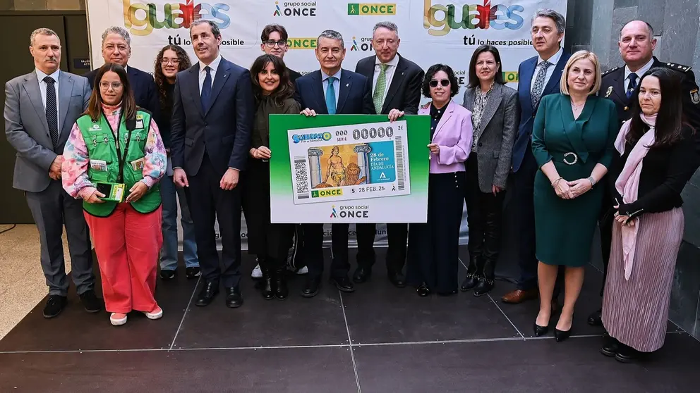 La Junta de Andaluc&iacute;a y la ONCE distribuir&aacute;n 5 millones de cupones conmemorativos por el 28F en toda Espa&ntilde;a | Salvador L&oacute;pez Medina