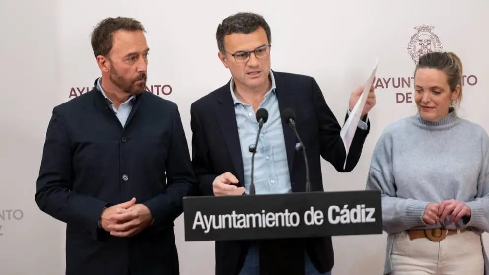 Bruno Garc&iacute;a, en el centro de la imagen, junto a Jos&eacute; Manuel Cossi y Maite Gonz&aacute;lez