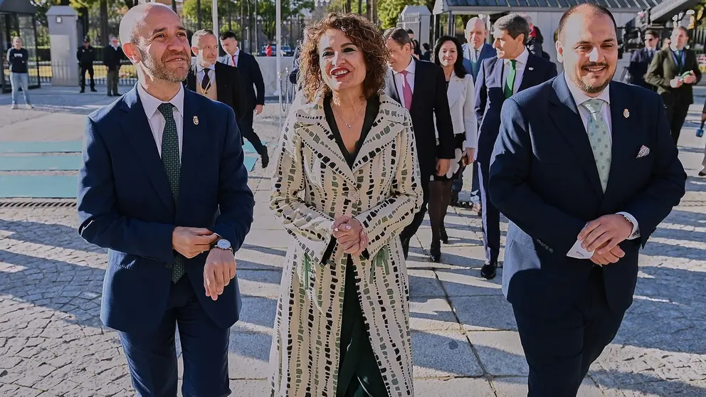 Montero, junto a los alcaldes de Adamuz y Grazalema | Salvador L&oacute;pez Medina