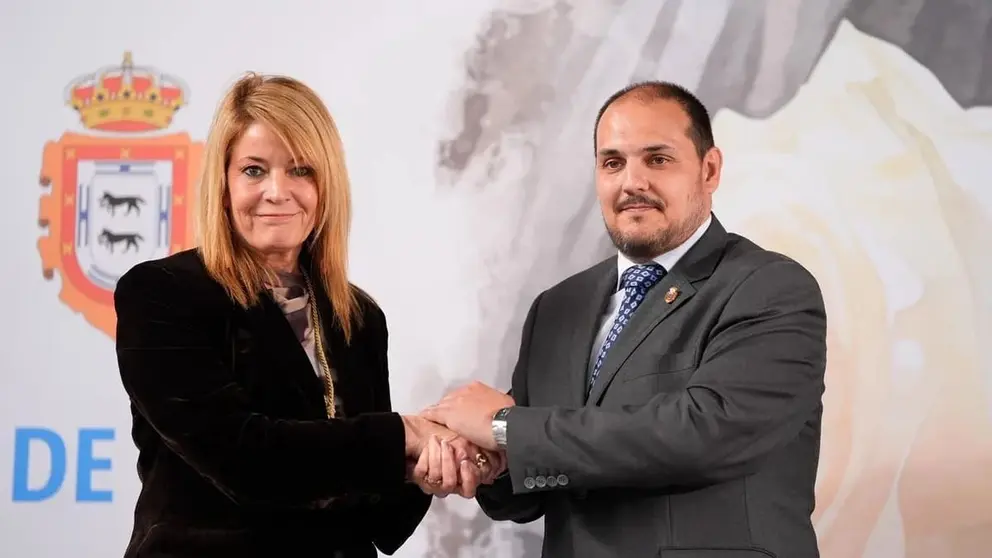 La alcaldesa de Huelva, Pilar Miranda, y el alcalde de Adamuz, Rafael Moreno