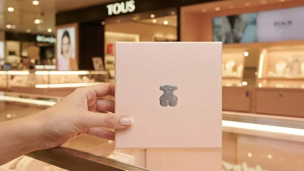 Los pendientes Tous de aro bicolor con coraz&oacute;n que destacan en El Corte Ingl&eacute;s