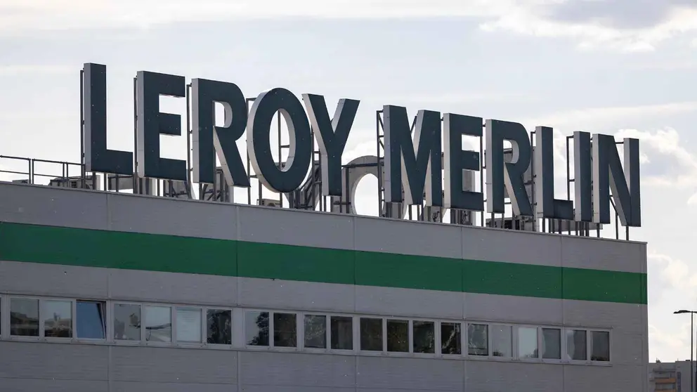 Leroy Merlin trata de resaltar la decoraci&oacute;n del hogar a trav&eacute;s del dise&ntilde;o y la iluminaci&oacute;n de estas modernas l&aacute;mparas de techo.