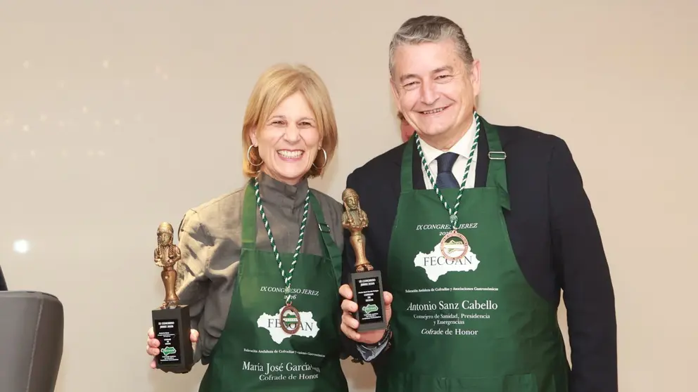 Antonio Sanz recibe la distinci&oacute;n de Cofrade de Honor de la Federaci&oacute;n Andaluza de Cofrad&iacute;as | Cristo Garc&iacute;a