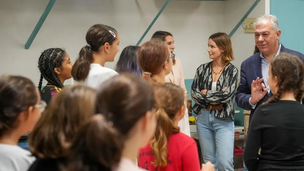 Sevilla aprueba inversiones en parques de bomberos, colegios p&uacute;blicos, vivienda y programas de empleo