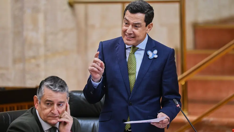 Juanma Moreno, durante la &uacute;ltima sesi&oacute;n de control en el Parlamento