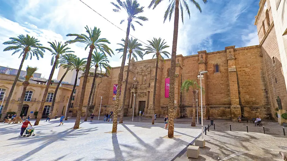 Almer&iacute;a renovar&aacute; su alumbrado p&uacute;blico