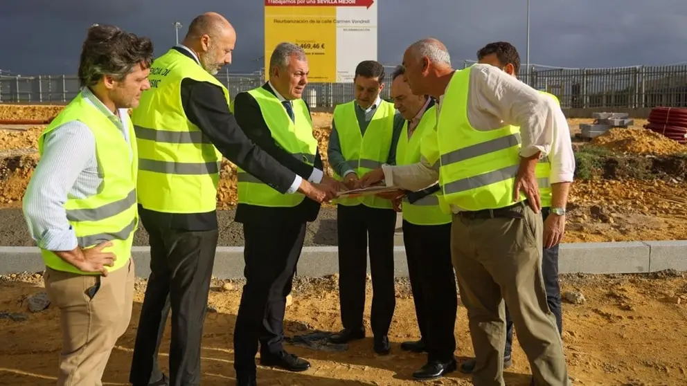 El alcalde de Sevilla, Jos&eacute; Luis Sanz, en la visita a unas obras