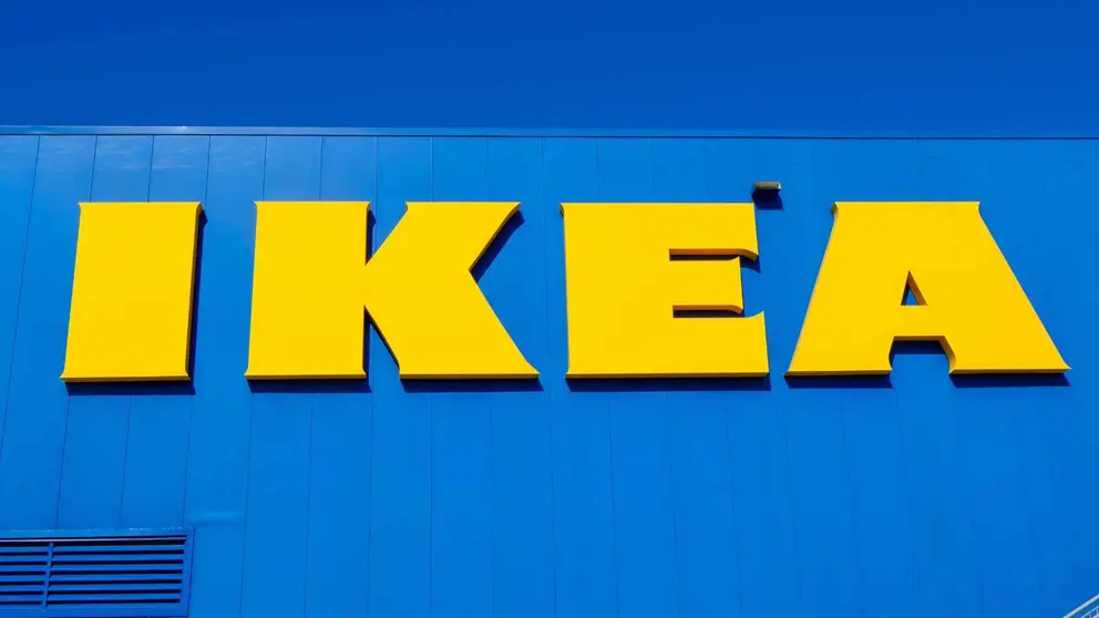 Ikea hace del jard&iacute;n una zona de reuni&oacute;n maravillosa con este completo y elegante conjunto de mesa y sillas de exterior