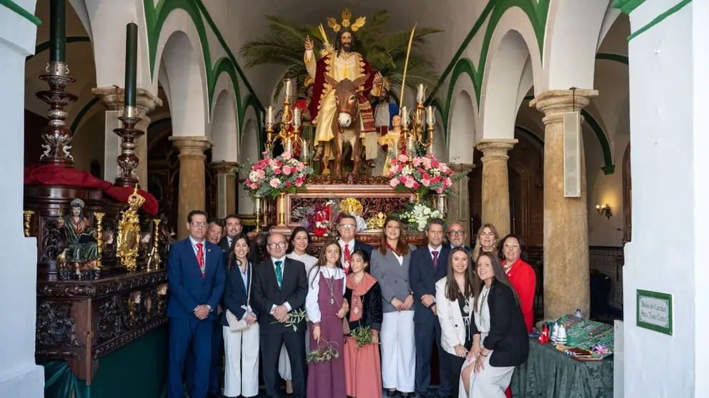 Visita institucional a la Borriquita en Rota