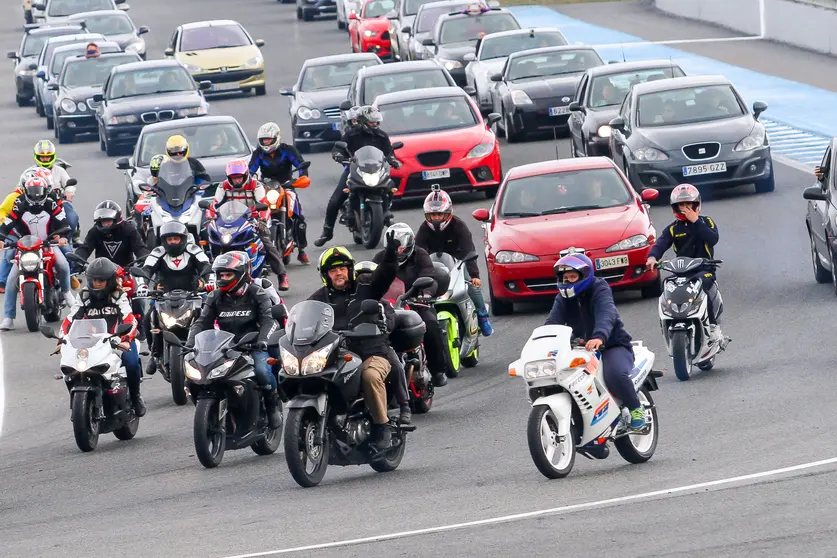 Vuelta controlada a la pista