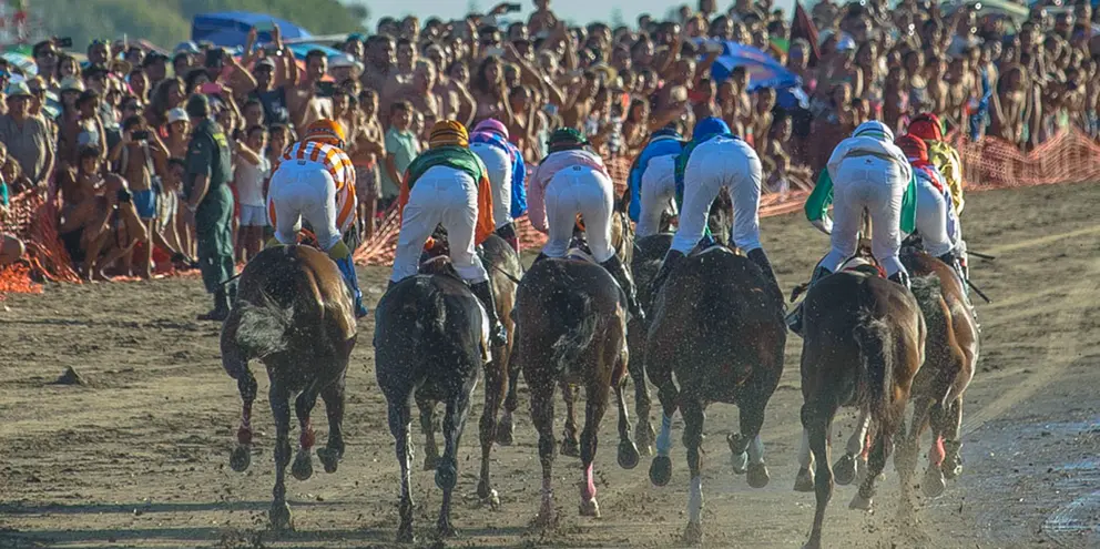 Foto de GS fotograf&iacute;a, cedido por la Real Soc. de Carreras de Caballos de Sanl&uacute;car de Bda.