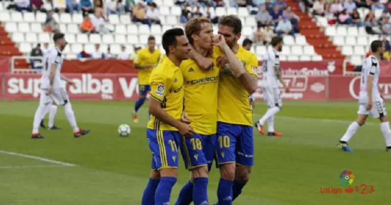 &Aacute;lex Fern&aacute;ndez celebra el gol del empate logrado de penalti. 