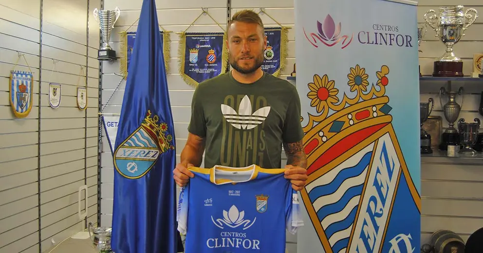 Presentaci&oacute;n de Jairo Ruiz con el Xerez CD | Foto de Manuel Jes&uacute;s Ruiz