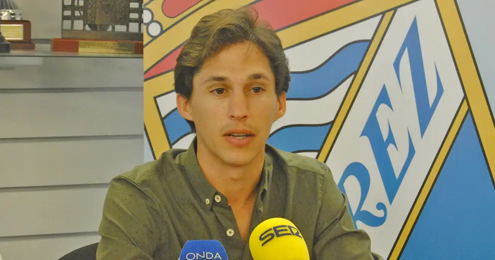 Presentaci&oacute;n Alberto Pi&ntilde;ero con el Xerez CD | Imagen de Manuel Jes&uacute;s Ruiz