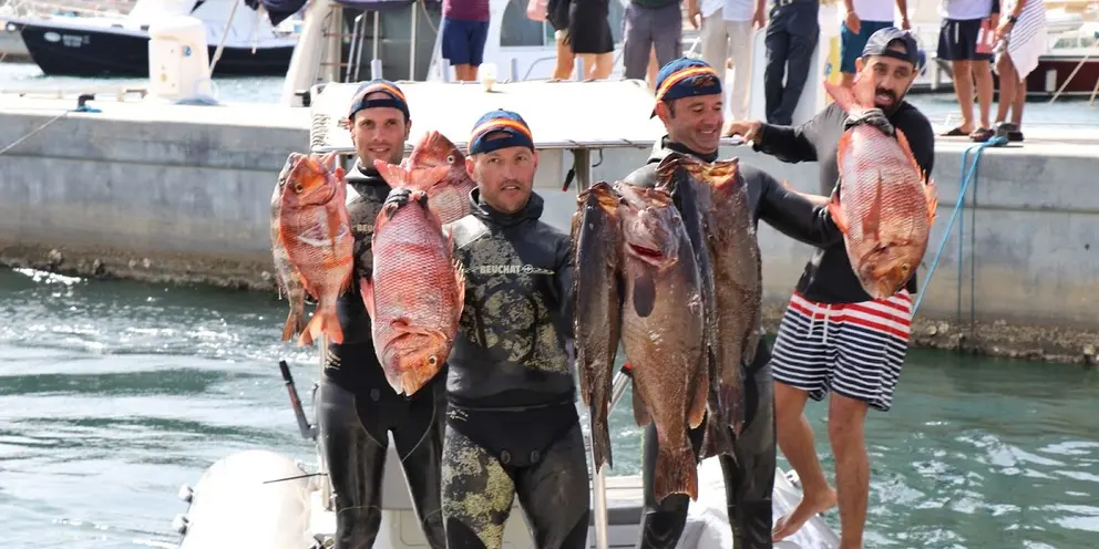 Raul Astorga, el segundo empezando por la derecha, junto a sus compa&ntilde;eros