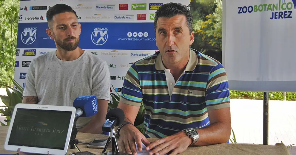 Presentaci&oacute;n de  Jos&eacute; Manuel Rojas como nuevo jugador del Xerez DFC | Foto de Manuel Jes&uacute;s Ruiz