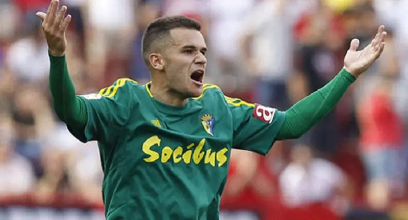 Ager Aketxe celebra su golazo anotado con el C&aacute;diz CF ante el Sevilla Atl&eacute;tico