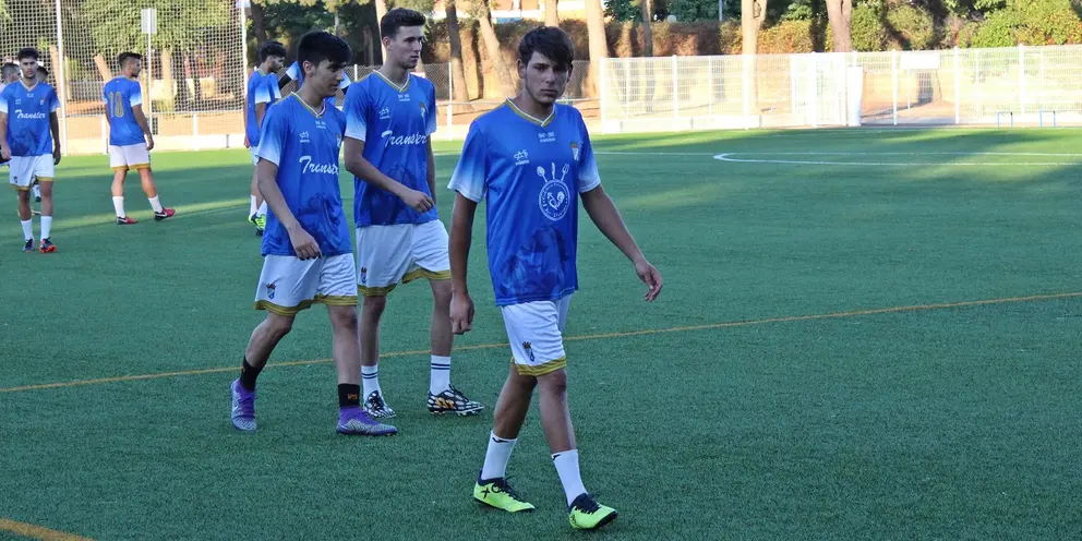 Luis Soto, al fondo de la imagen a la izquierda