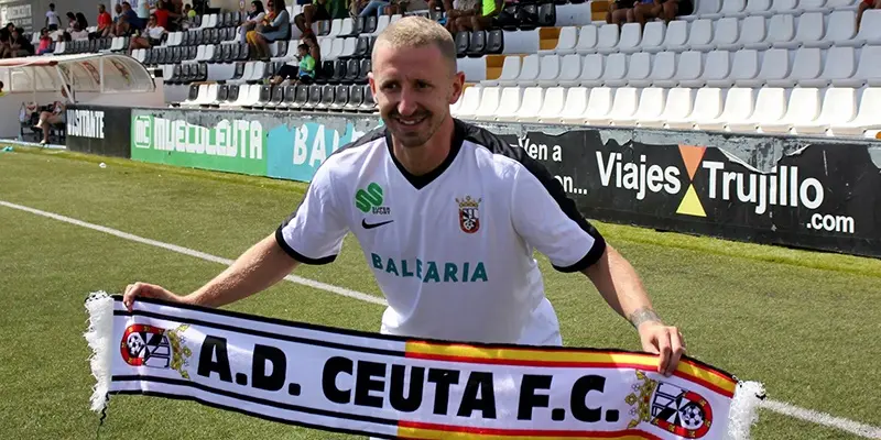 David Polaco en su presentaci&oacute;n con el Ceuta./ Pepe Segura