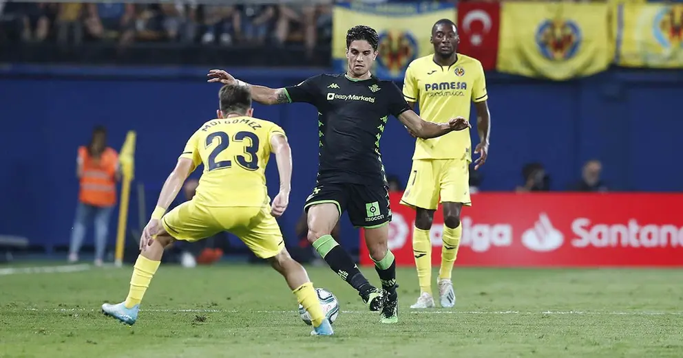 Marc Bartra en una acci&oacute;n del partido. Foto: Real Betis