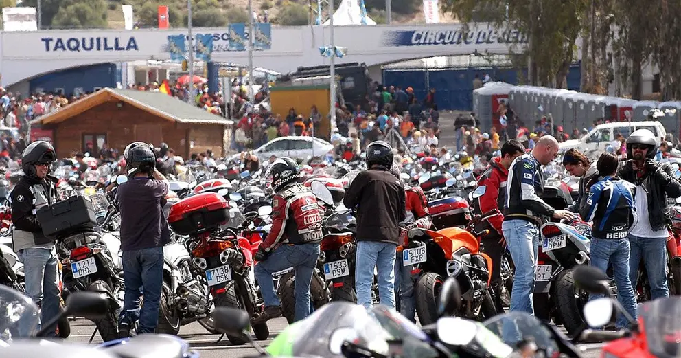 P&uacute;blico en la entrada del Circuito de Jerez-&Aacute;ngel Nieto