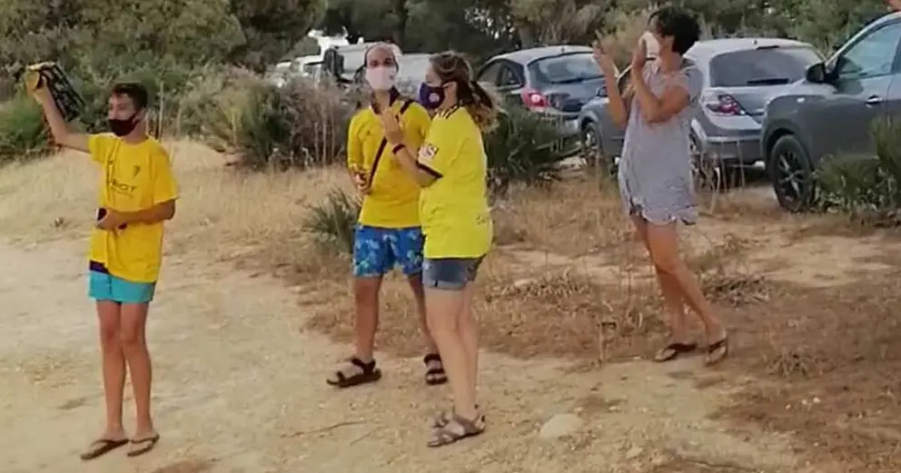 Aficionados del C&aacute;diz en el Rosal 