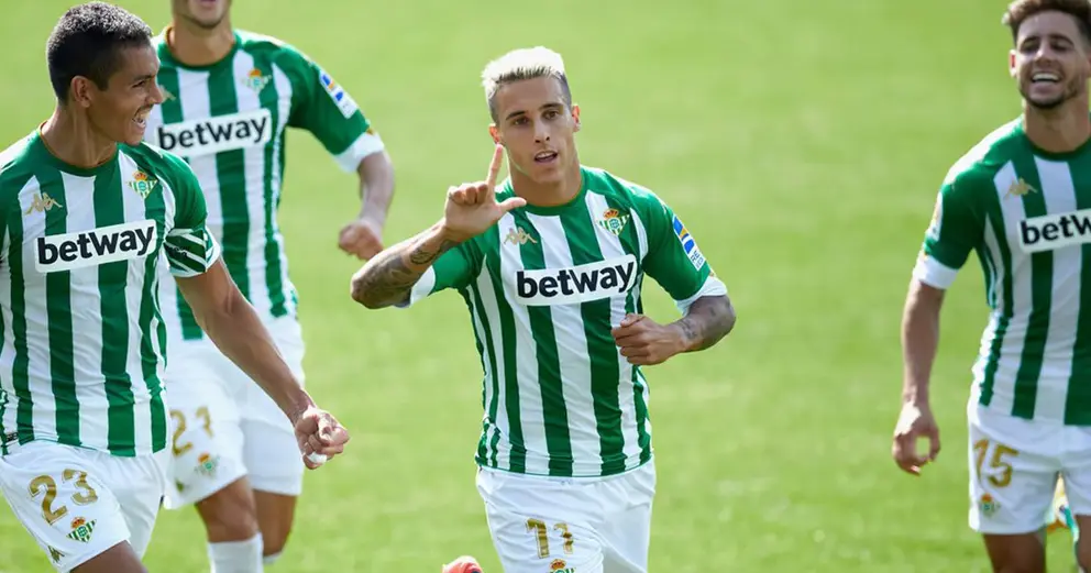 Cristian Tello celebra un gol con el Real Betis