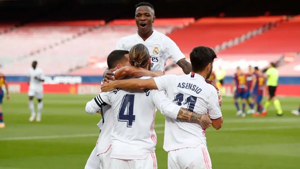 El Real Madrid celebrando uno de los goles en El Cl&aacute;sico