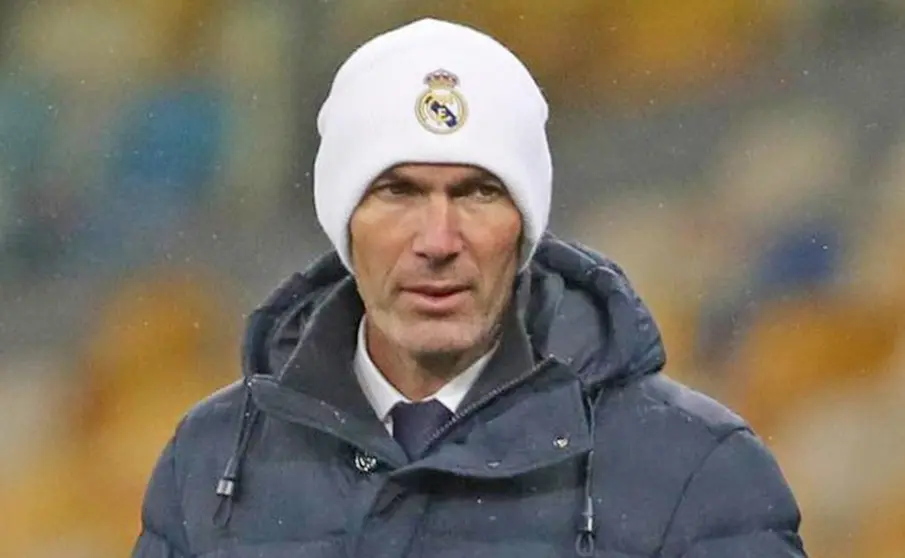 Zinedine Zidane con rostro preocupado en la derrota frente al Shaktar Donetsk