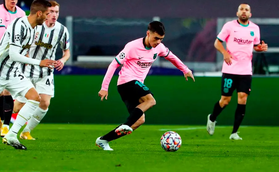 Pedri en un partido de Champions League