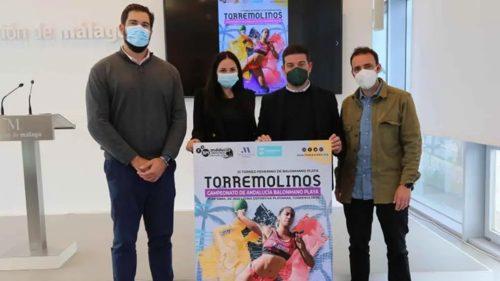 Acto de presentaci&oacute;n del III Torneo Femenino de Balonmano Playa de Torremolinos, en la Diputaci&oacute;n de M&aacute;laga