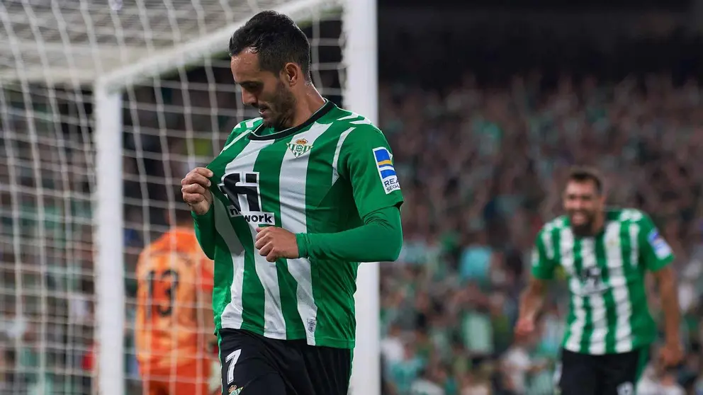 Juanmi celebra su doblete en el Real Betis - Elche | Salvador L&oacute;pez para El MIRA