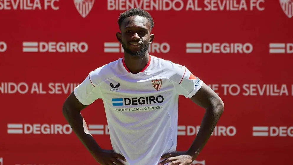 Presentaci&oacute;n de Tanguy Nianzou con el Sevilla FC | Salvador L&oacute;pez para El MIRA