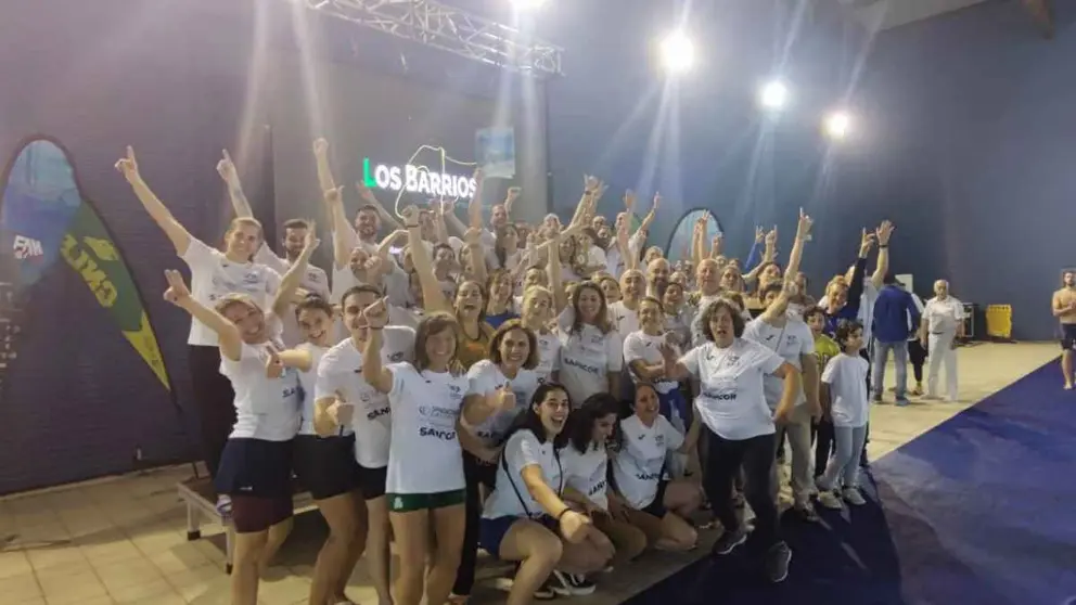 Equipo en el p&oacute;dium tras proclamarse Campeones de Andaluc&iacute;a