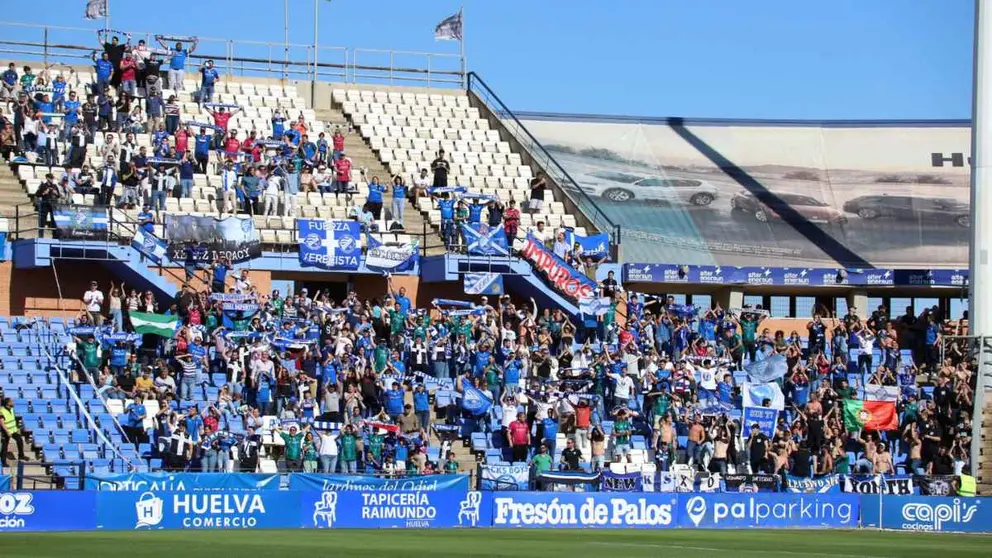 Aficionados del Xerez Deportivo FC en el Nuevo Colombino | Foto: Xerez DFC