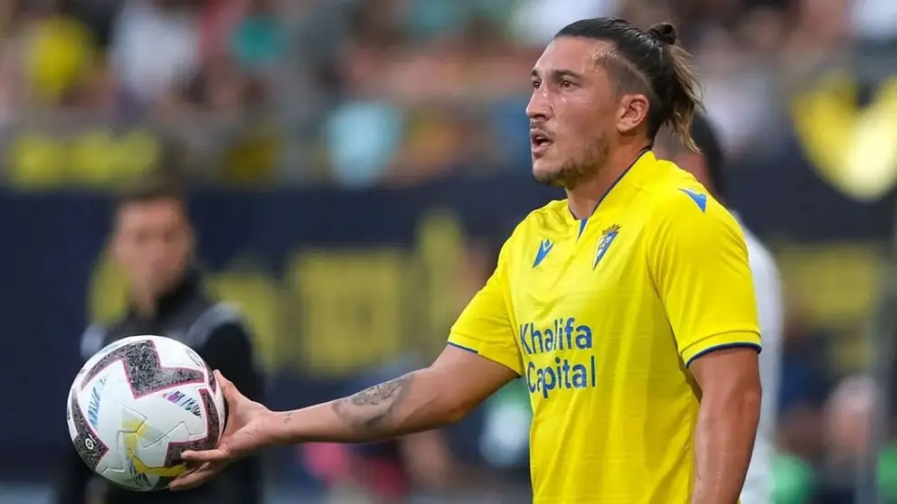 Alfonso 'Pacha' Espino, lateral izquierdo del C&aacute;diz CF