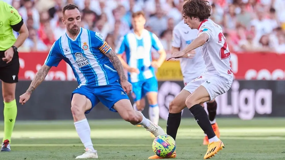 Sergi Darder y Bryan Gil en el Sevilla FC - RCD Espanyol | Salvador L&oacute;pez Medina para El MIRA