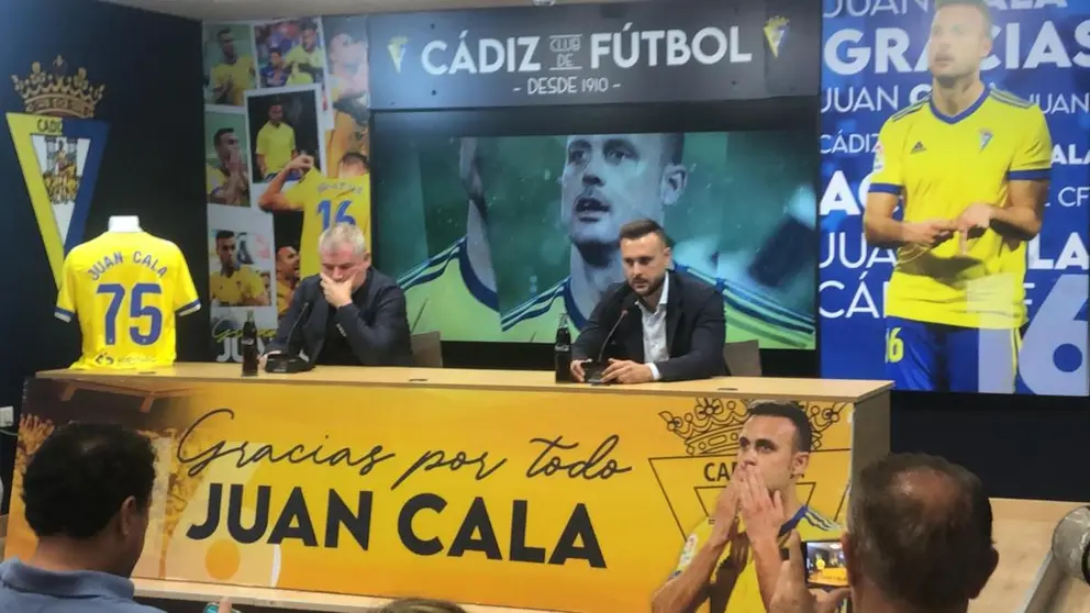 Juan Cala, junto a Manuel Vizca&iacute;no, en su acto de despedida | Ignacio Estrella para El MIRA