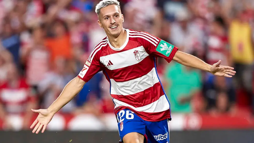 Bryan Zaragoza celebra un gol con el Granada CF